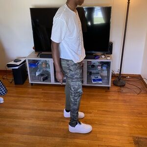 CAMO CARGO SWEATPANTS